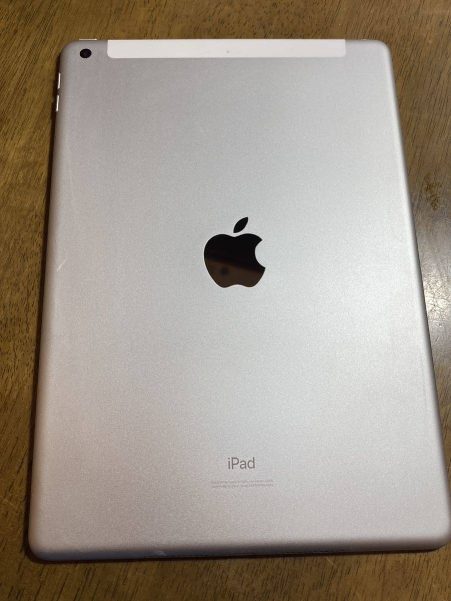 送料無料 au Apple iPad 第8世代　32GB シルバー 中古 本体 白ロム SIMフリー 訳あり品_画像4