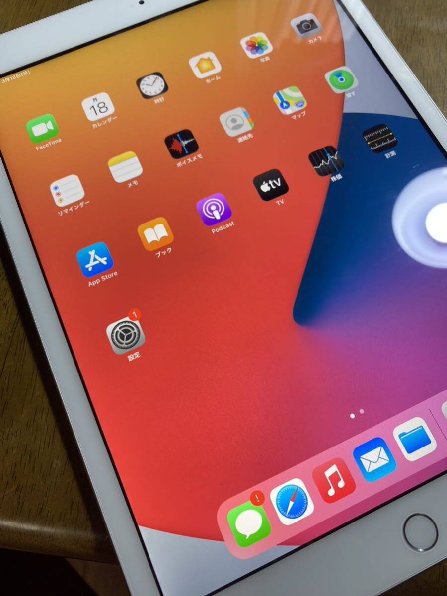 送料無料 au Apple iPad 第8世代 32GB シルバー 中古 本体 SIMフリー_画像3