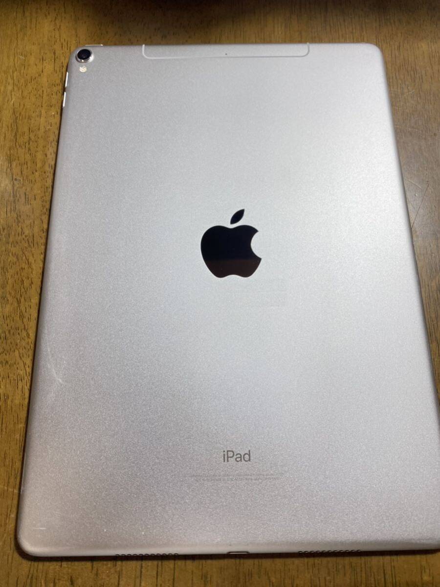 送料無料 docomo Apple iPad Pro 10.5 256GB MPHH2J/A シルバー 中古 本体 白ロム SIMフリー 訳あり品 の画像5