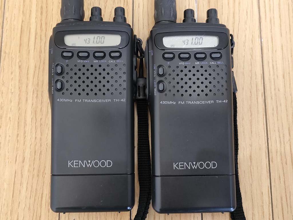 *KENWOOD Kenwood 430MHz FM handy transceiver TH-42 2 pcs battery attaching ②