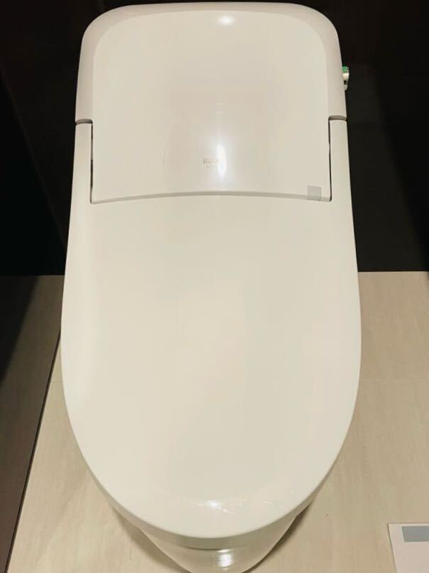 【愛知県発】H-31 モデルルーム展示品 INAX／LIXIL ウォシュレット一体型便器 DT-BL114/BW1 2021年製 洗面カウンター付きの画像1