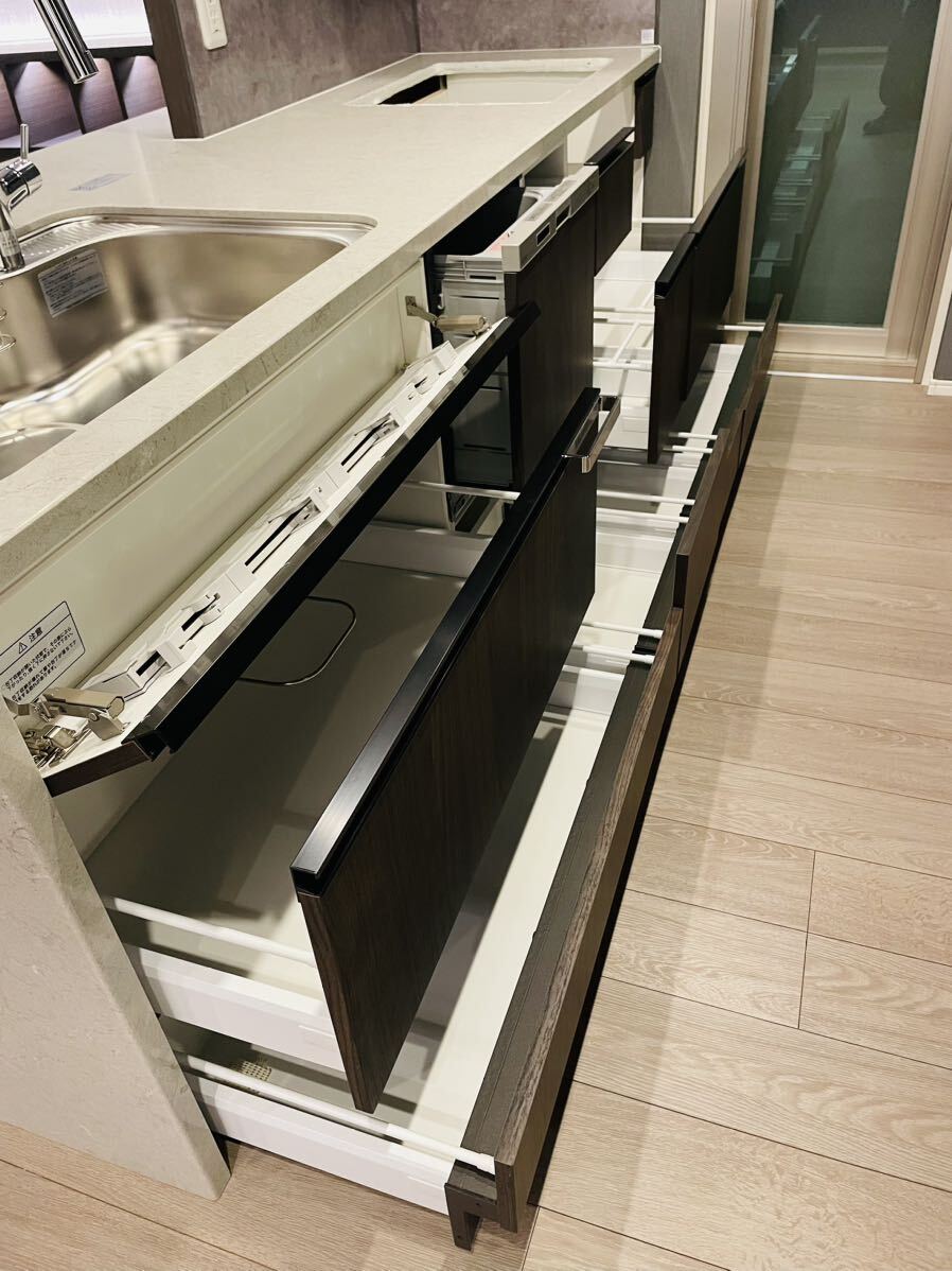 【愛知県発】H-28モデルルーム展示品 システムキッチン タカラスタンダード レンジフード 食洗機 ／ガスコンロなしの画像6