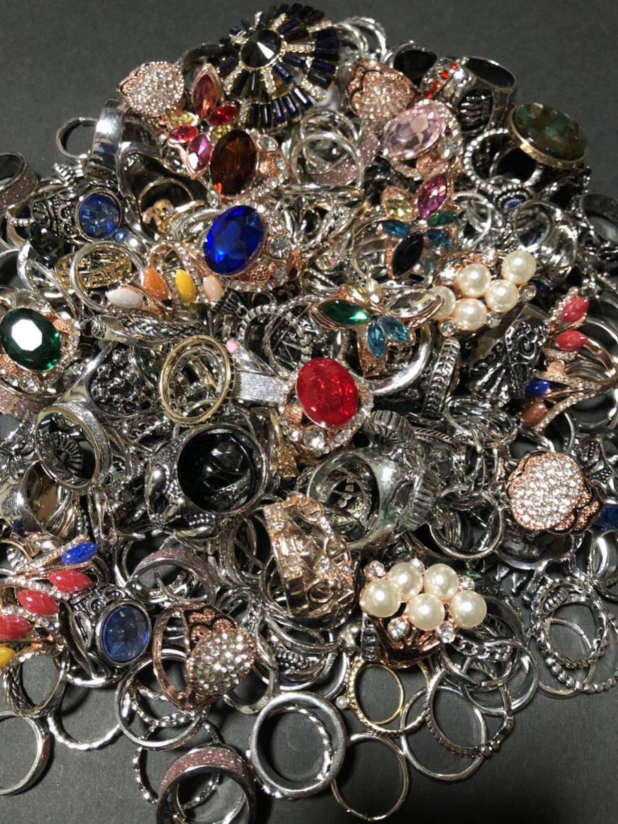 アクセサリーまとめ売り指輪 リング 総重量1.4kg以上 昭和レトロ指輪 ヴィンテージ系 装飾品 大量 セット まとめて ジャンク品含むの画像1