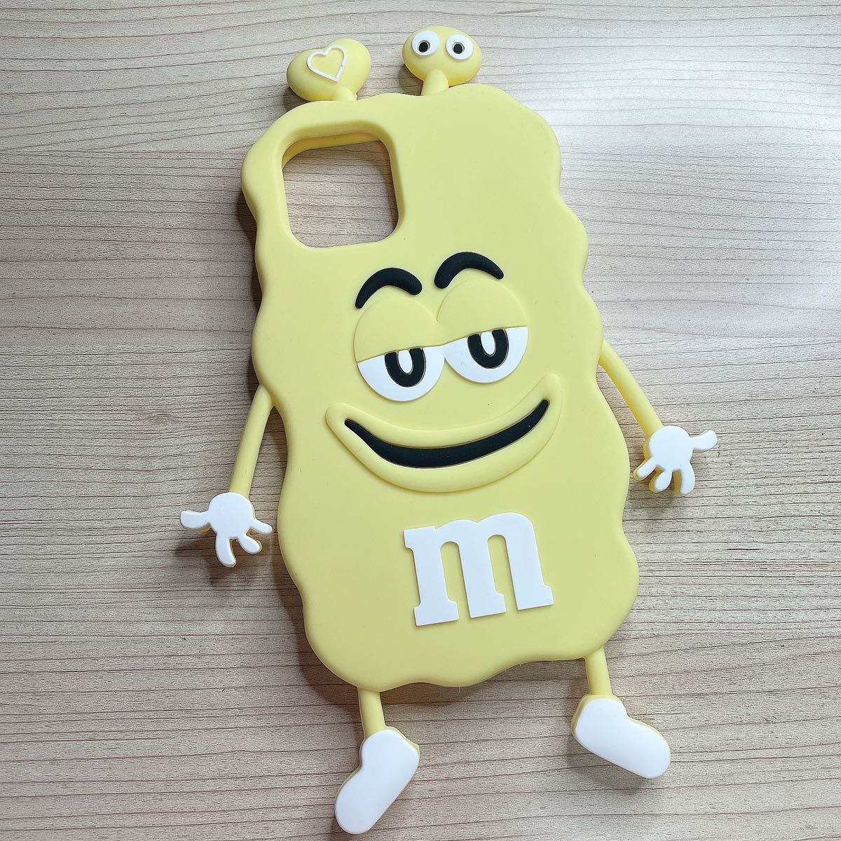 iPhone12proケース イエロー　黄色　キャラクター　m&m's 可愛い　韓国