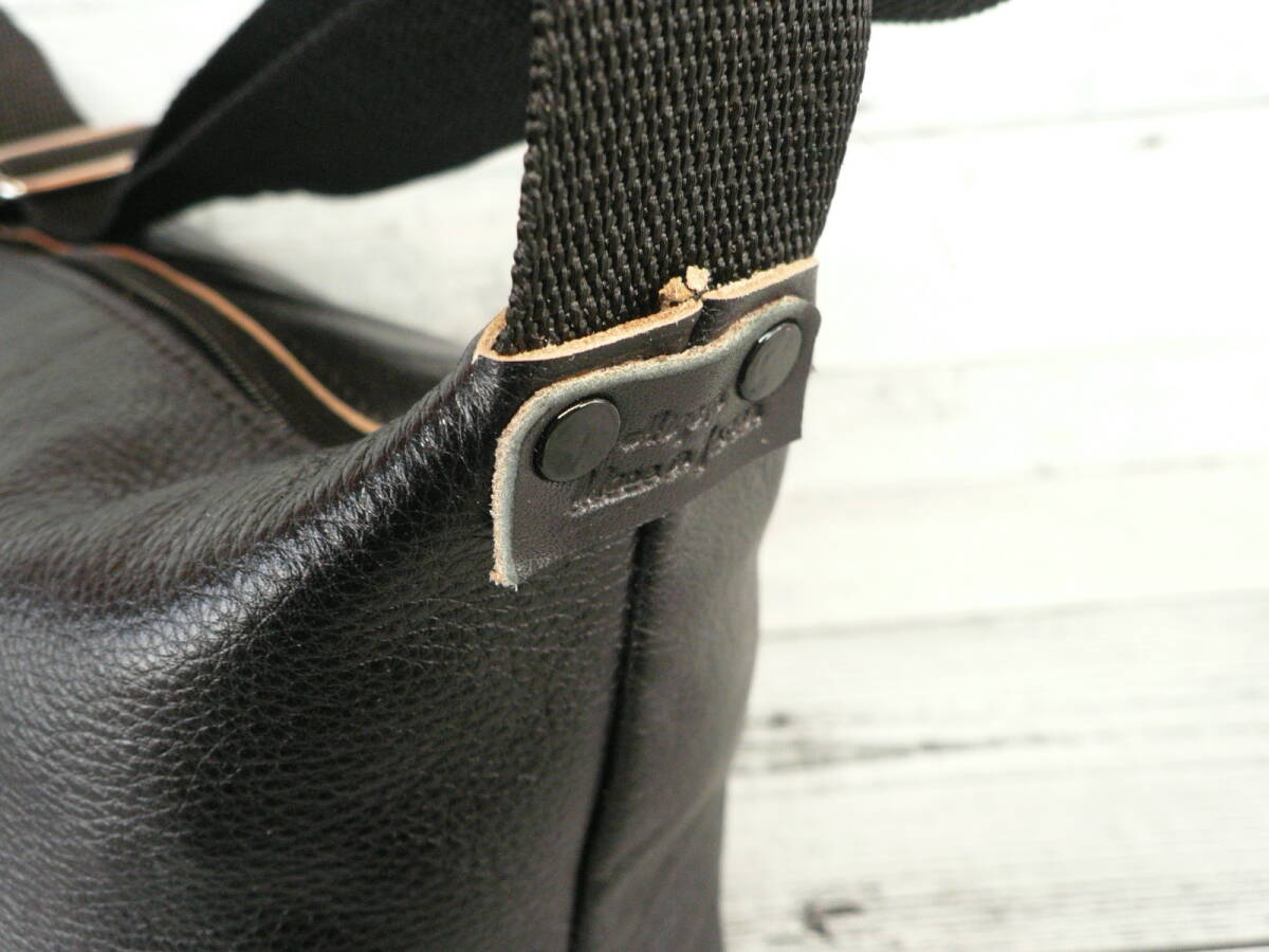 ハンドメイド日本製BAG　ブラック黒！シンプルなレザーショルダーバッグ　シュリンクレザー　ちょっとしたお出かけに便利な小サイズ_画像4