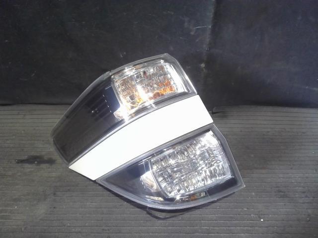  Vellfire DBA-ANH25W left tail lamp 81561-58092