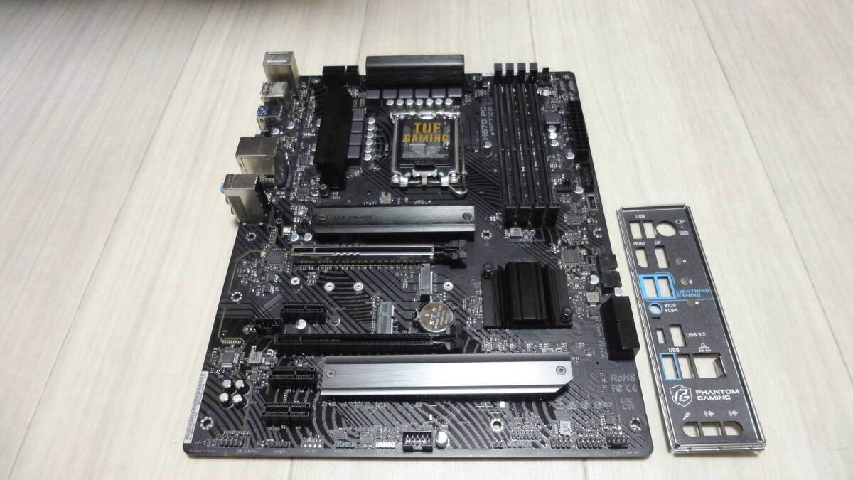 ASRock　H670　PG Riptide　 ATXマザーボード CPUソケット：LGA1700 中古動作品 付属品I/Oパネル_画像3