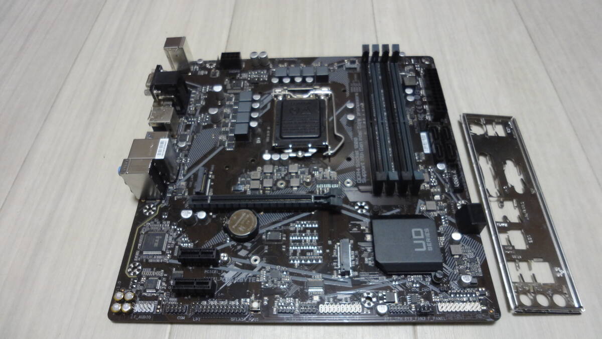 GIGABYTE B560M DS3H MicroATX motherboard CPU socket :LGA1200 used operation goods accessory I/O panel that 3