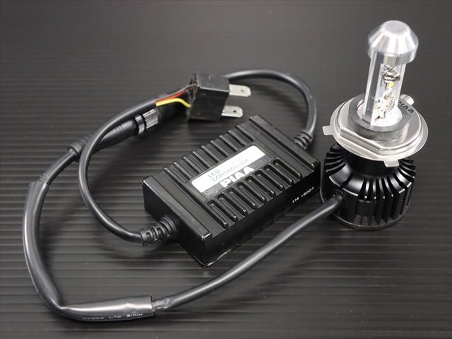 激安！PIAA製H4型LEDヘッドライトバルブ/HiLo切り替え/3200-2600lm！_画像1