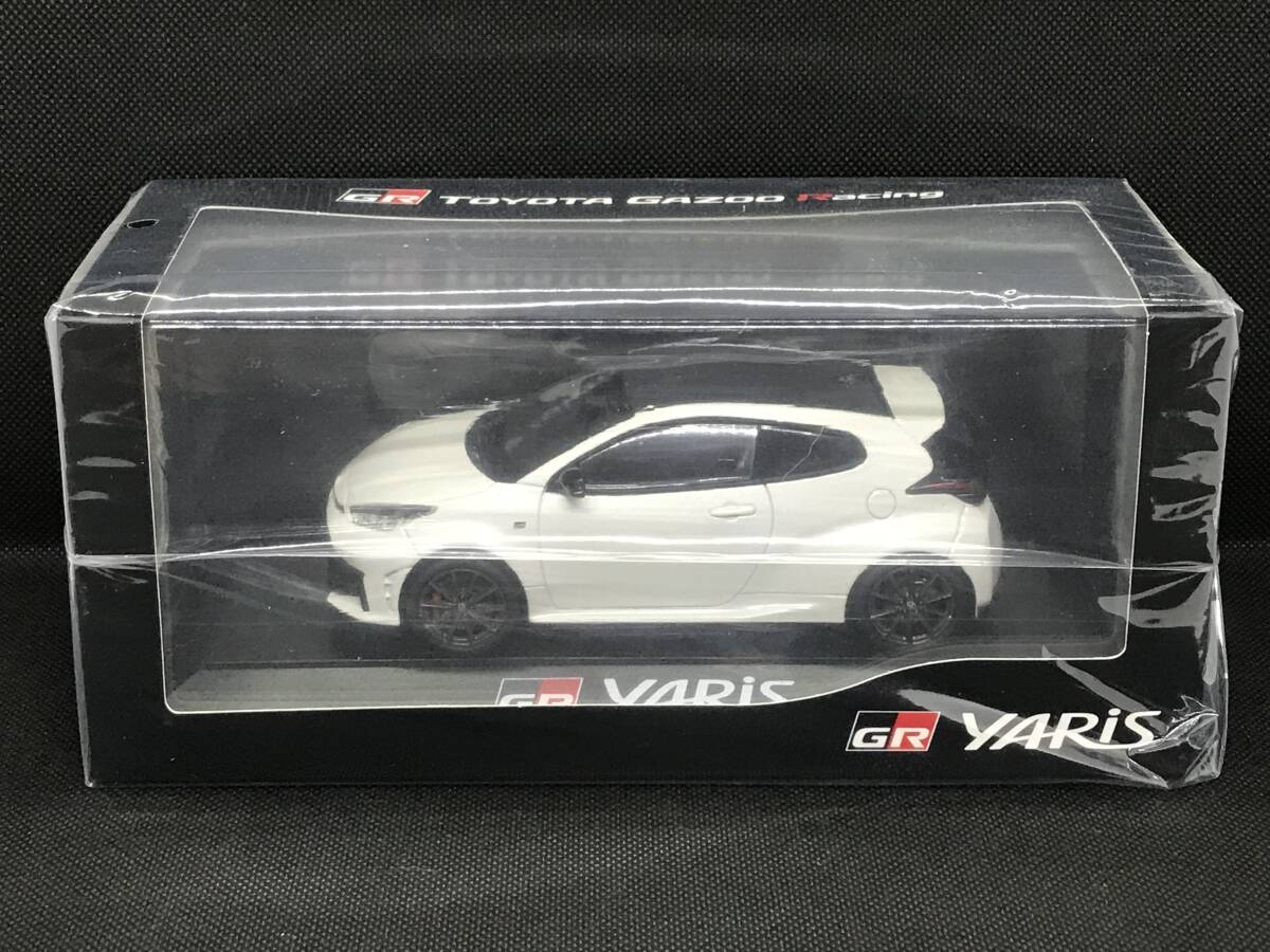 ★2024年発売 新型 トヨタ GRヤリス GR YARIS 1/30 ミニカー カラーサンプル 089 プラチナホワイトパールマイカ_画像1