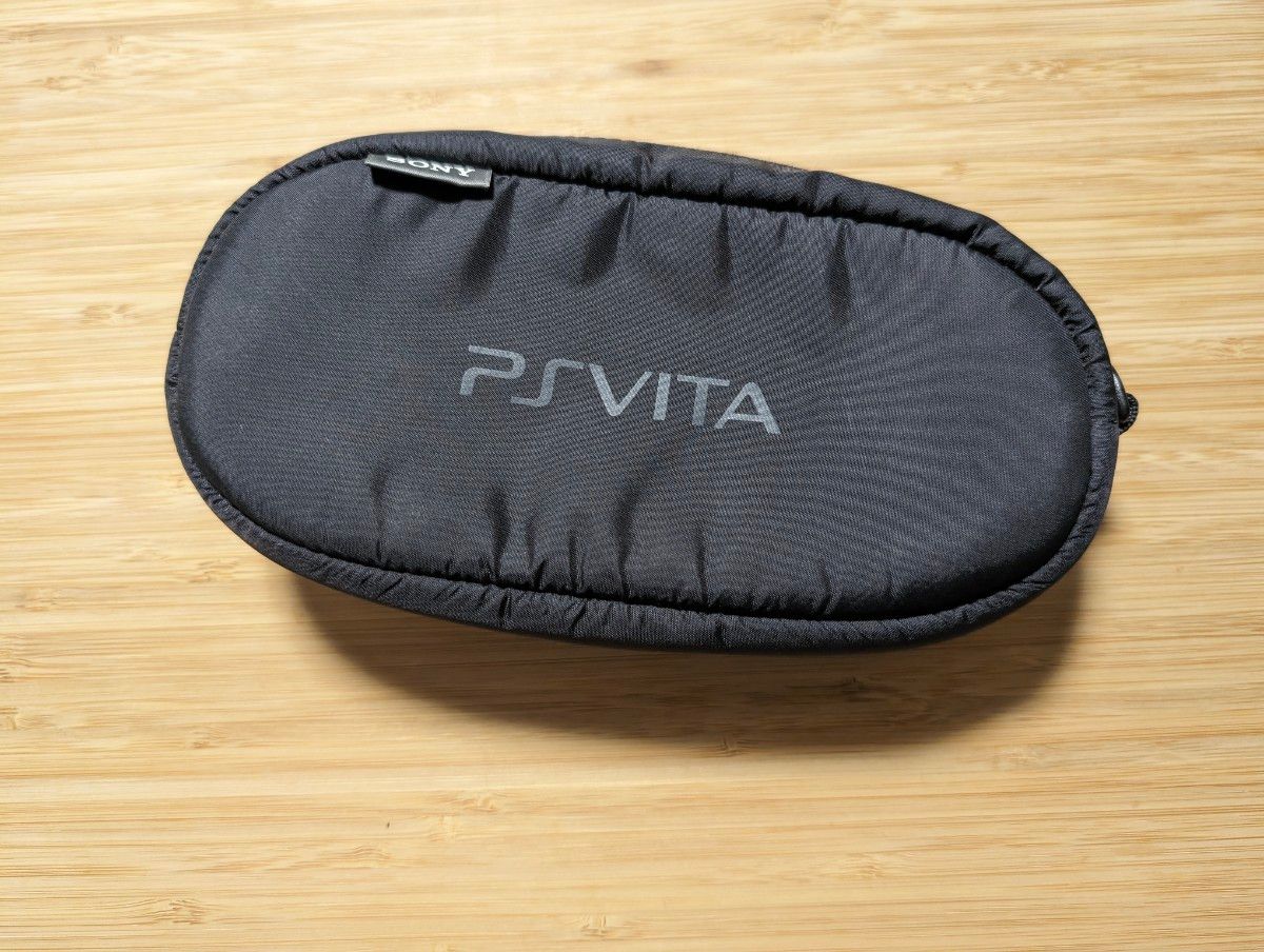 PlayStation Vita （PCH-2000シリーズ） Wi-Fiモデル ブラック 　本体＋ソフト＋ケース