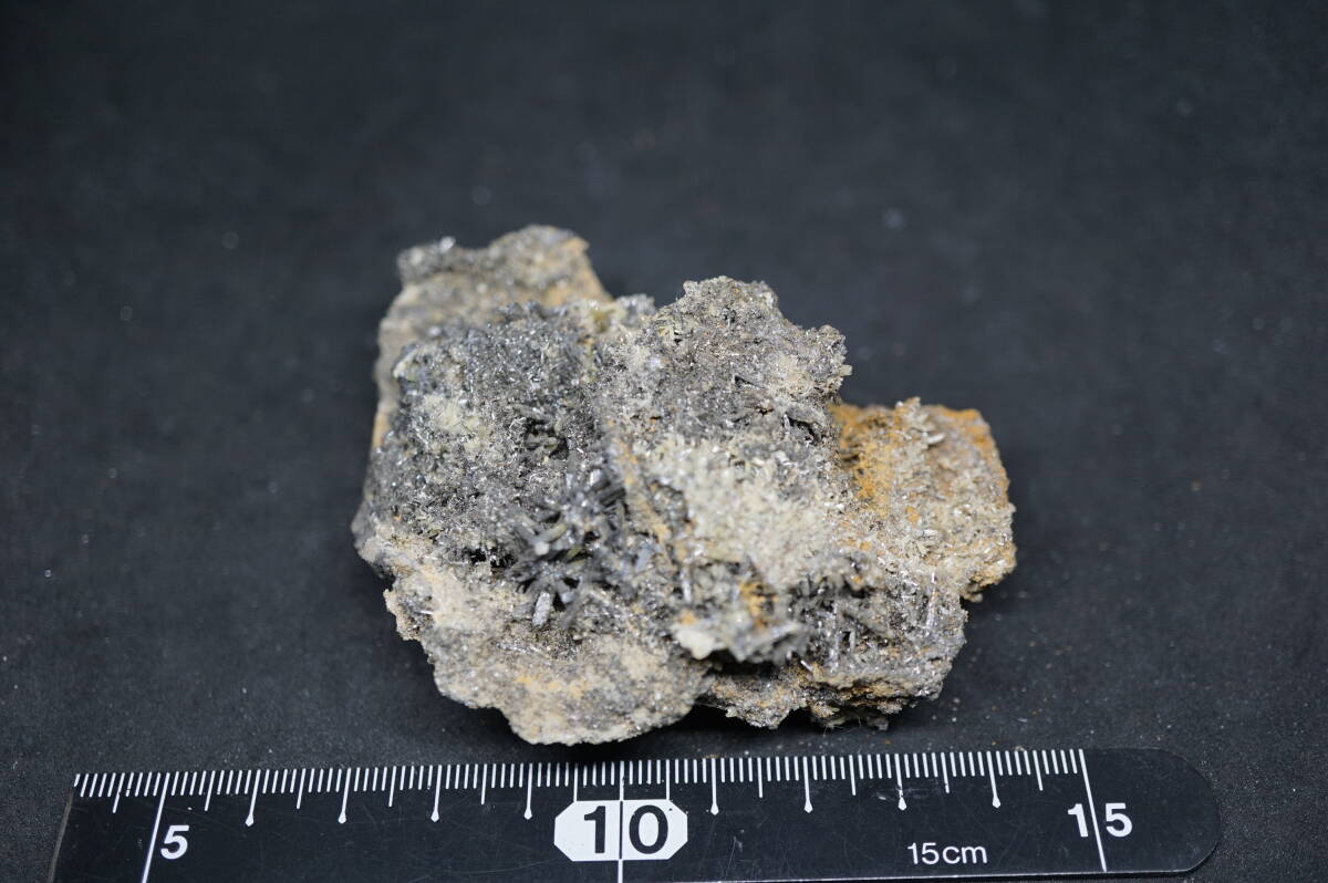 外国産鉱物★　黄鉛鉱（ミメット鉱）　Tumeb, Namibia 　　　重さ約１８０ｇ_画像1