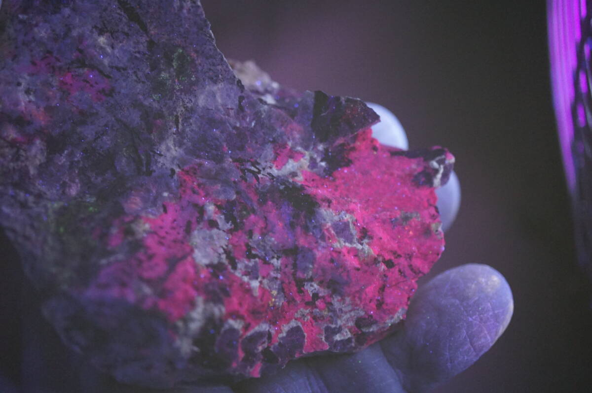外国産鉱物★　カンクリ石（灰霞石）　Mt.,Saint Hilaire Quebec, Canada　　重さ約３２９ｇ_画像8