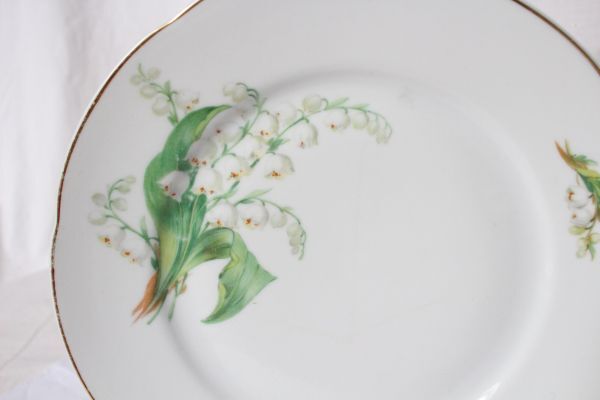 ベルギー アンティーク CERABEL社 古い陶器のデザート皿 スズランの絵柄_海外からの発送です 送料にご注意ください