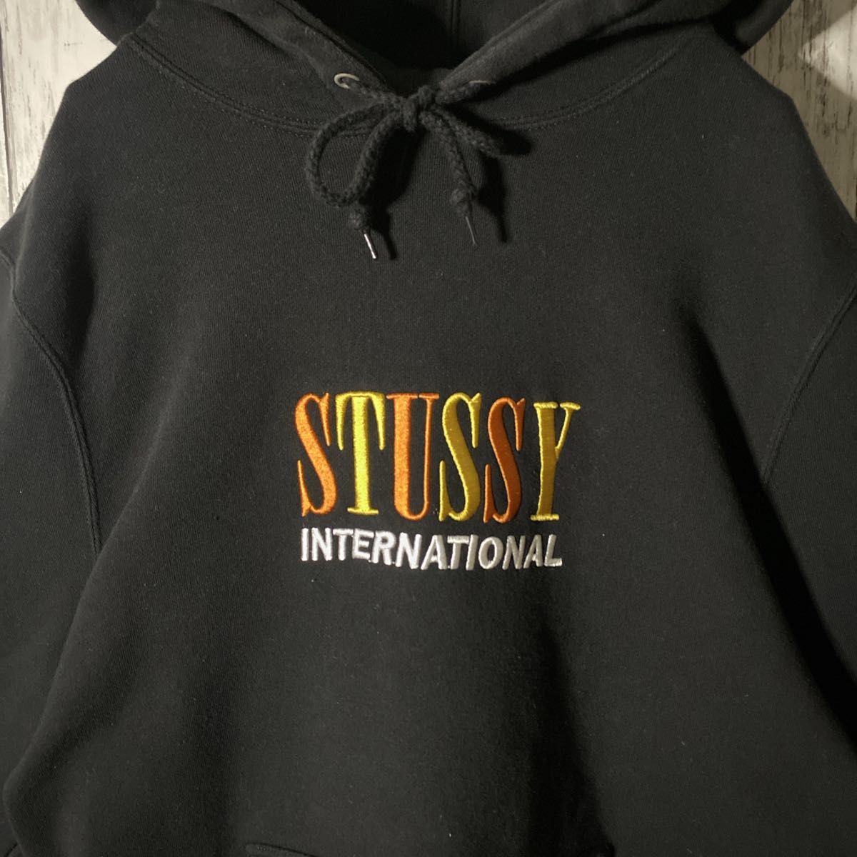stussy センターロゴ刺繍パーカー ワンポイント刺繍 ユニ stussy センターロゴ刺繍パーカー ワンポイント刺繍 ユニ