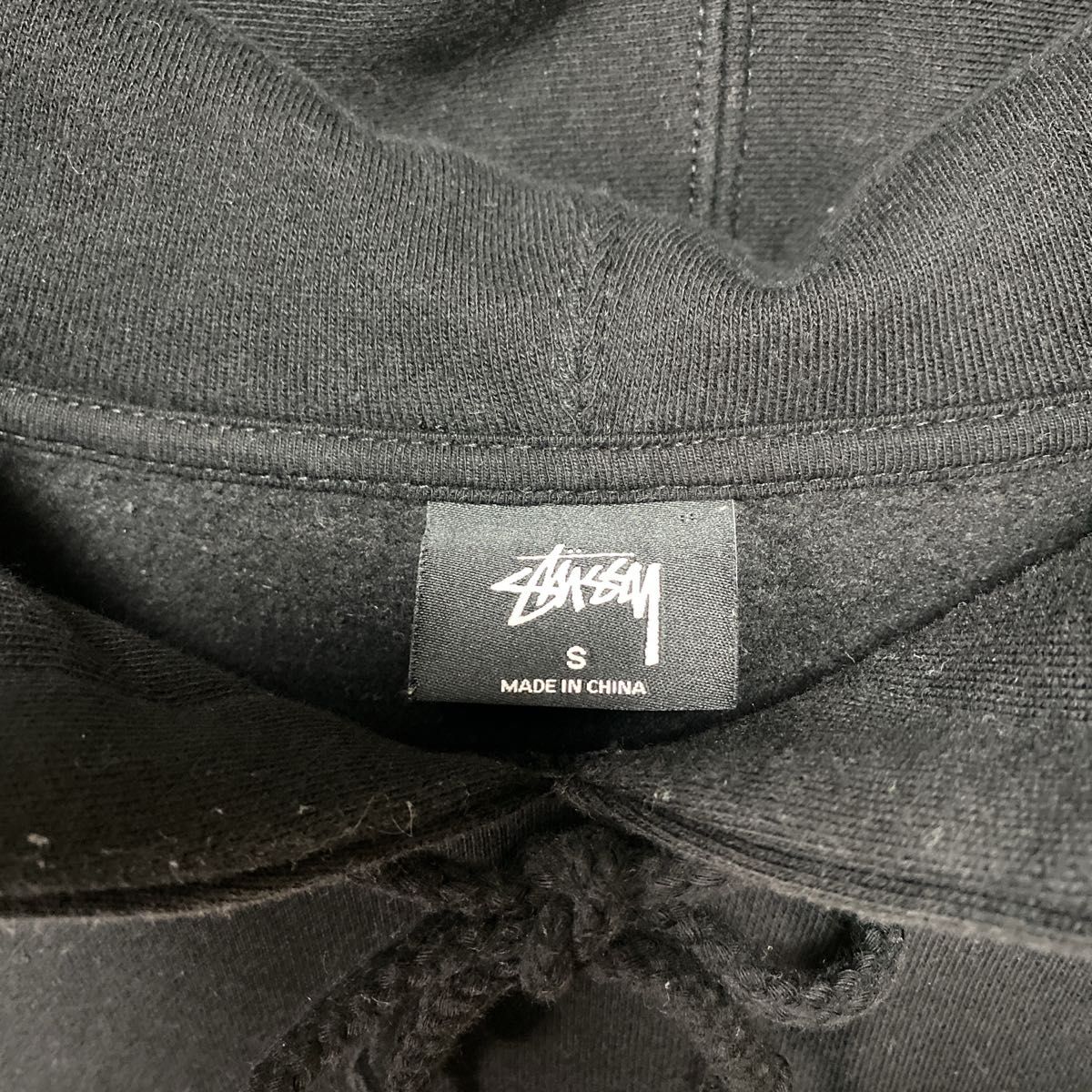 stussy センターロゴ刺繍パーカー ワンポイント刺繍 ユニ stussy センターロゴ刺繍パーカー ワンポイント刺繍 ユニ