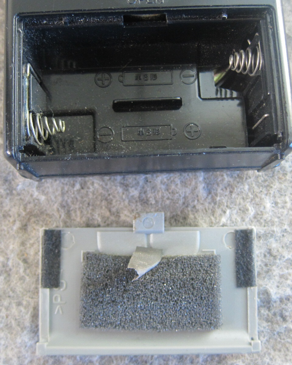 SONY ソニー AMポータブルラジオ ICR-S4 新電池付 受信動作確認品 12-15-2_電池端子は綺麗です