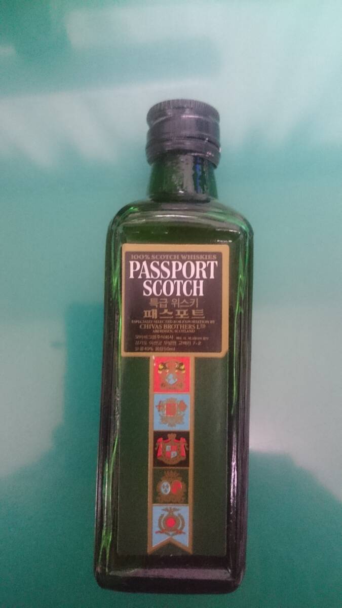 韓国輸入販売 スコッチウイスキー ミニボトル 「 PASSPORT SCOTCH 」の画像1