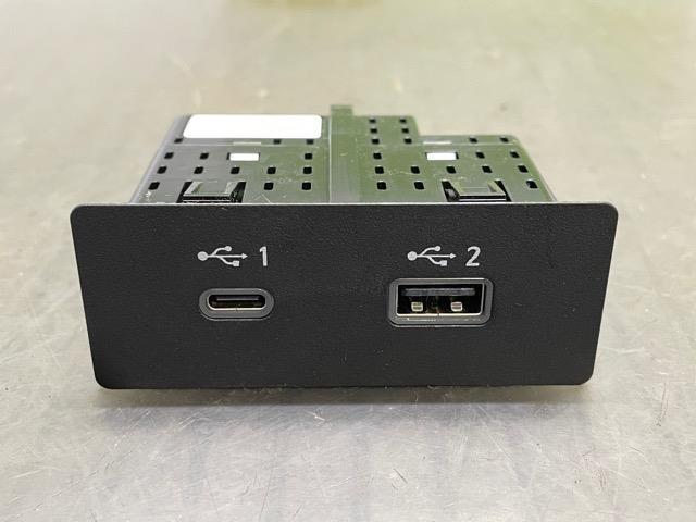 サクラ ZAA-B6AW USBパネル_画像1