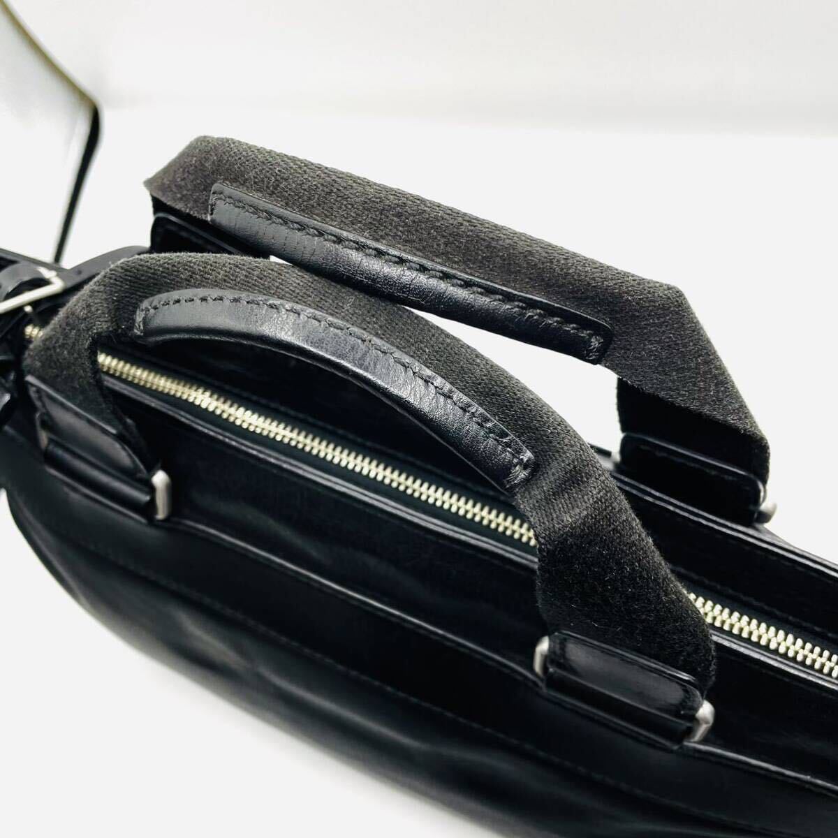 美品 トゥミ TUMI ビジネスバッグ 2way オールレザー 本革 チャーム ロゴ メンズ ブラック A4 幅拡張可 ブリーフケース ショルダーバッグの画像7