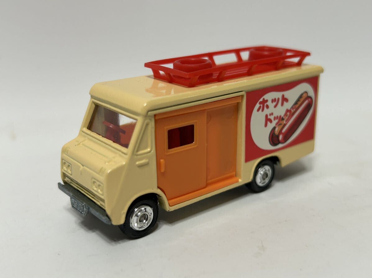 トミカ 黒箱 いすゞ エルフ ハイルーフ No.49-2-7 裏板Ⅳ 赤ルーフ 「ホットドッグ」 ラベル 日本製 MBの画像2