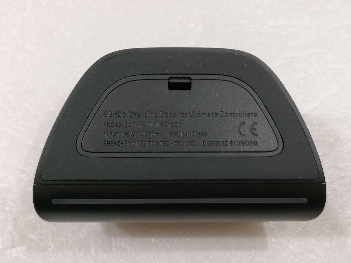 訳アリ品 8BitDo Ultimate Bluetooth コントローラー 2.4Gレシーバー搭載の充電スタンド付属 正規品 美品 ブラック_画像4