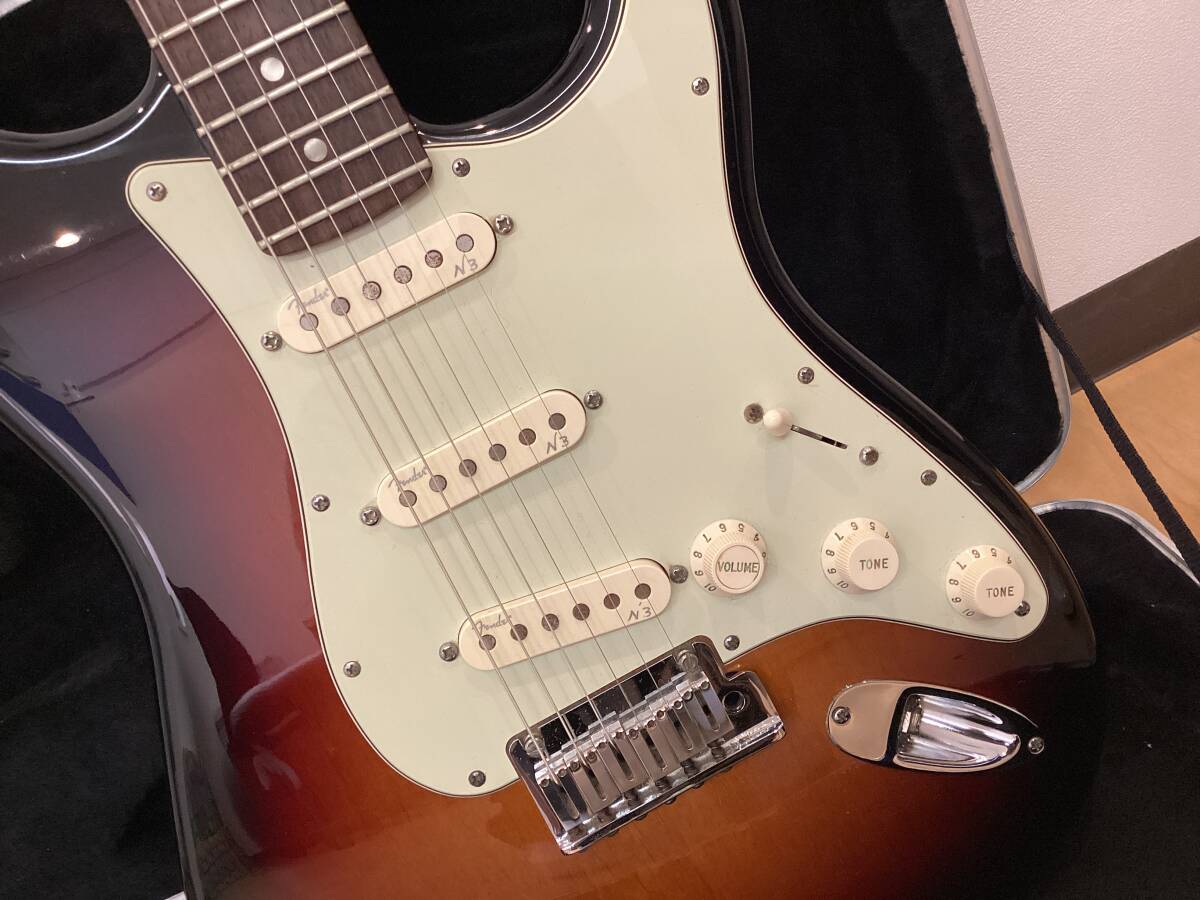 0904■　Fender Stratocaster フェンダー ストラトキャスター エレキギター ケース付き 写真をご確認下さいませ_画像6