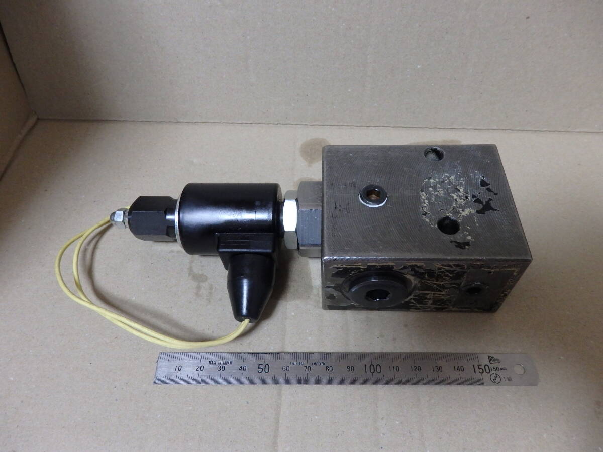 油圧 電磁弁 DC24V ２段式リリーフ弁 ソレノイドONで高圧化の画像1