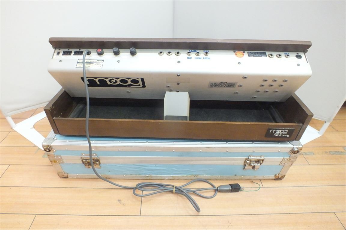 ☆ moog minimoog MODEL D シンセサイザー 中古 現状品 240307A5216の画像9