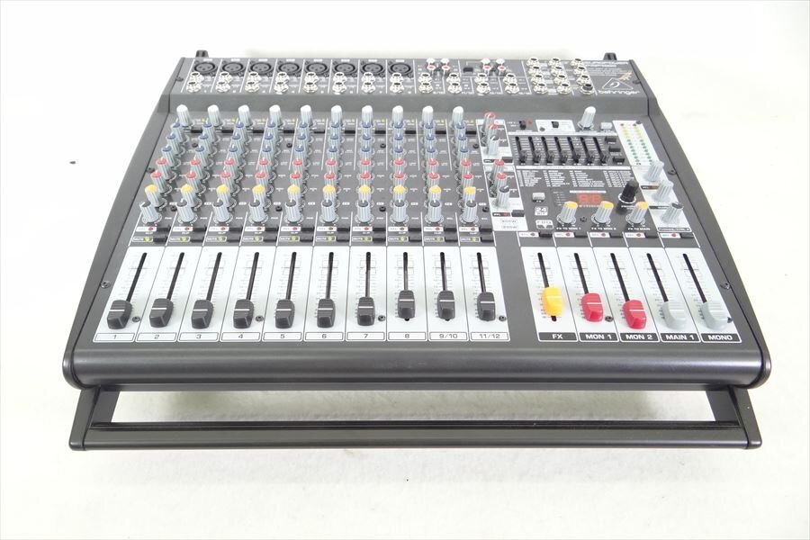 V Behringer Behringer PMP4000 mixer Powered mixer used 240305K2503