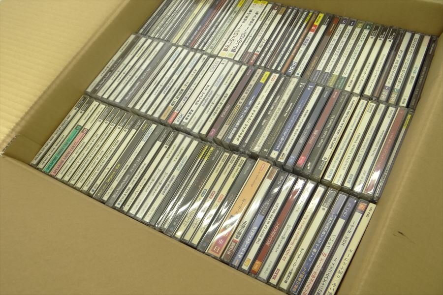 V CD approximately 200 sheets genre sama . many genre CD together used 240305R9301