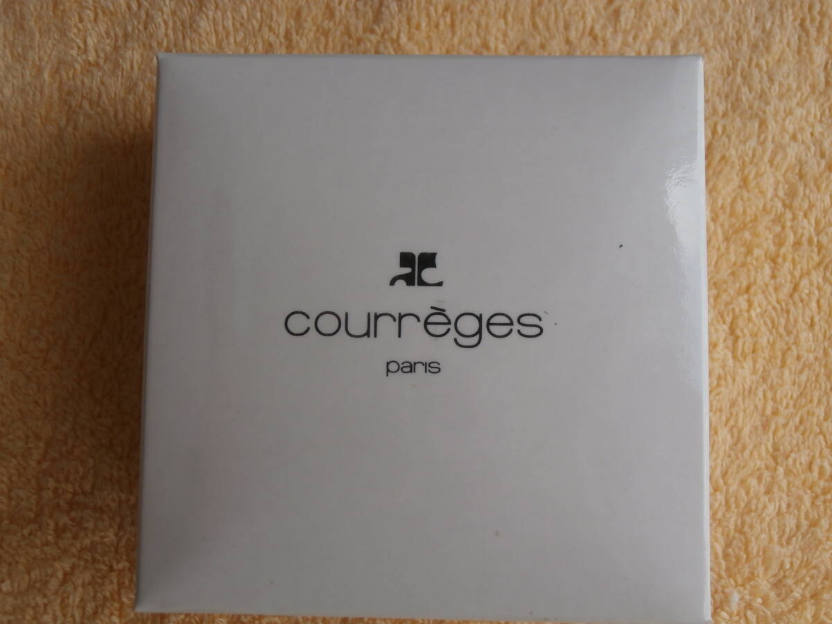 ★★　送料無料？　★★　未使用品　 ★★　　courreges paris クレージュネックレス　シルバーカラー　★★_画像1