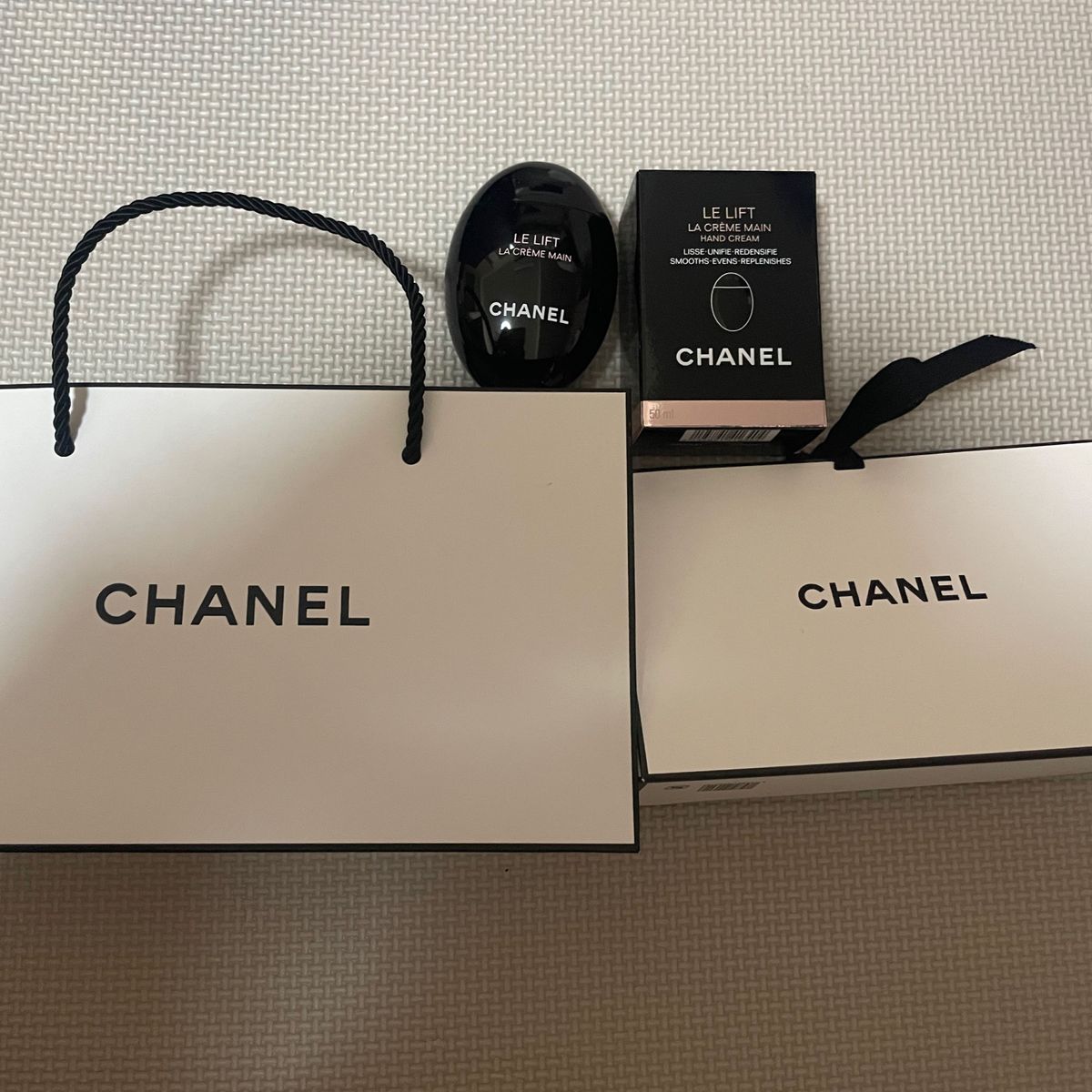 CHANEL シャネル　ハンドクリーム　ルリフトラクレームマン　50ml ラッピング　ショッパー 紙袋