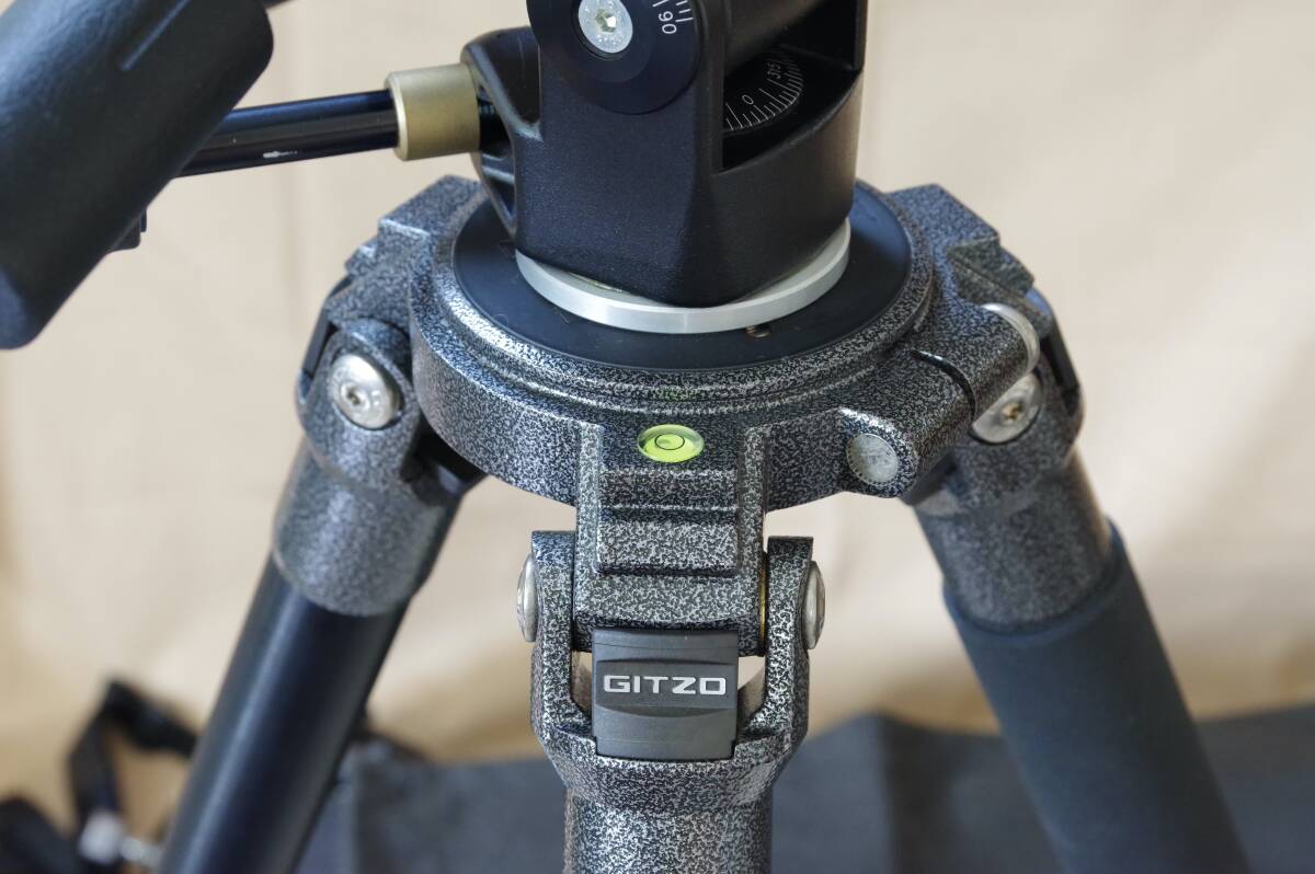 GITZO GT4330LS + Manfrotto 229 3D SUPER-PRO HEAD ジッツオアルミ三脚４型３段＋マンフロット３ウエイ雲台_画像2