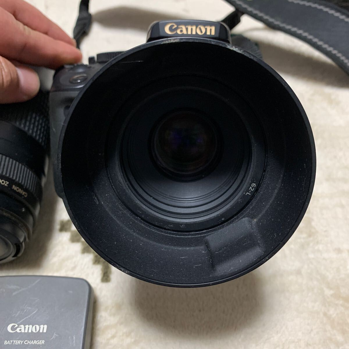 Canon キャノン EOS Kiss Digital X デジタル一眼カメラ DS126151 レンズ×5 充電パック×2 通電動作確認済 _画像5