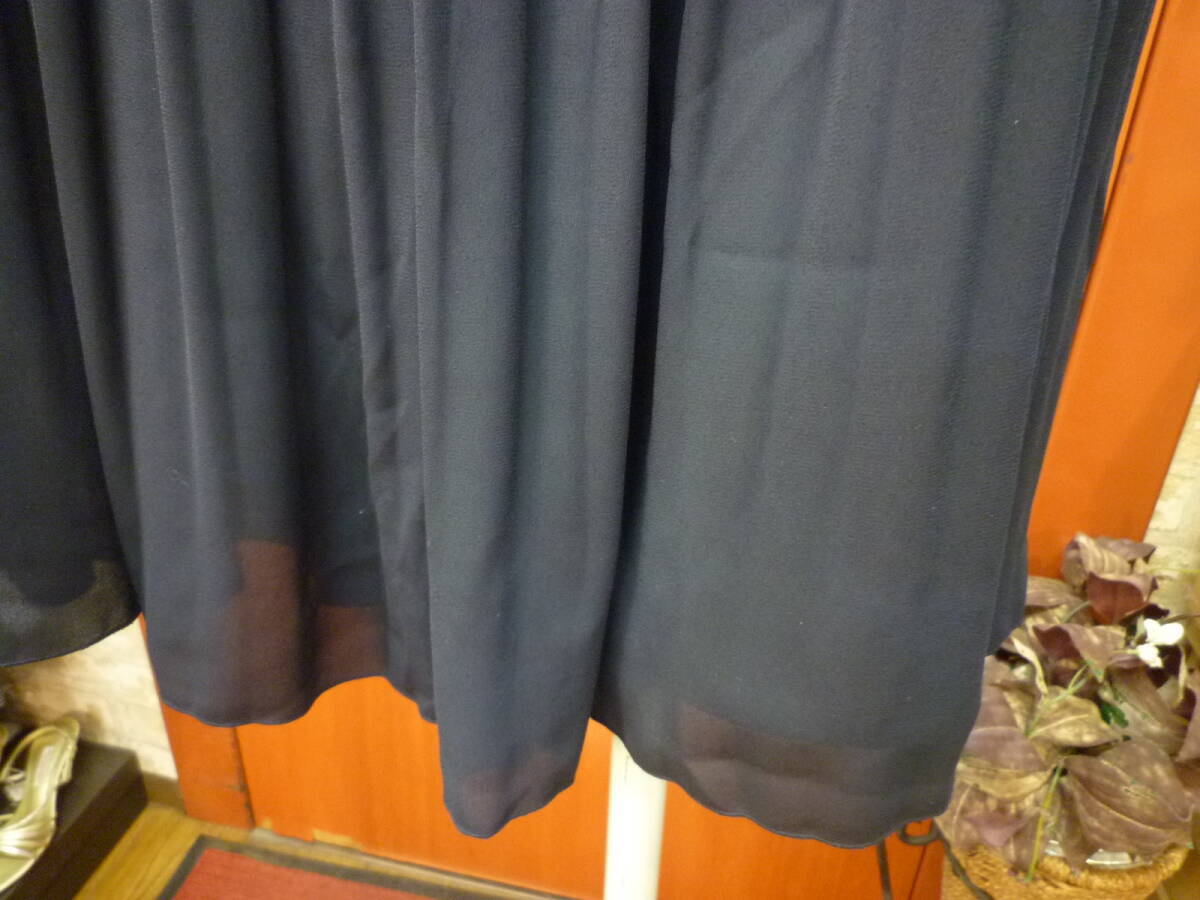 【0323-9】UNTITLEDアンタイトル　濃紺プリーツスカート　サイズ2_画像3