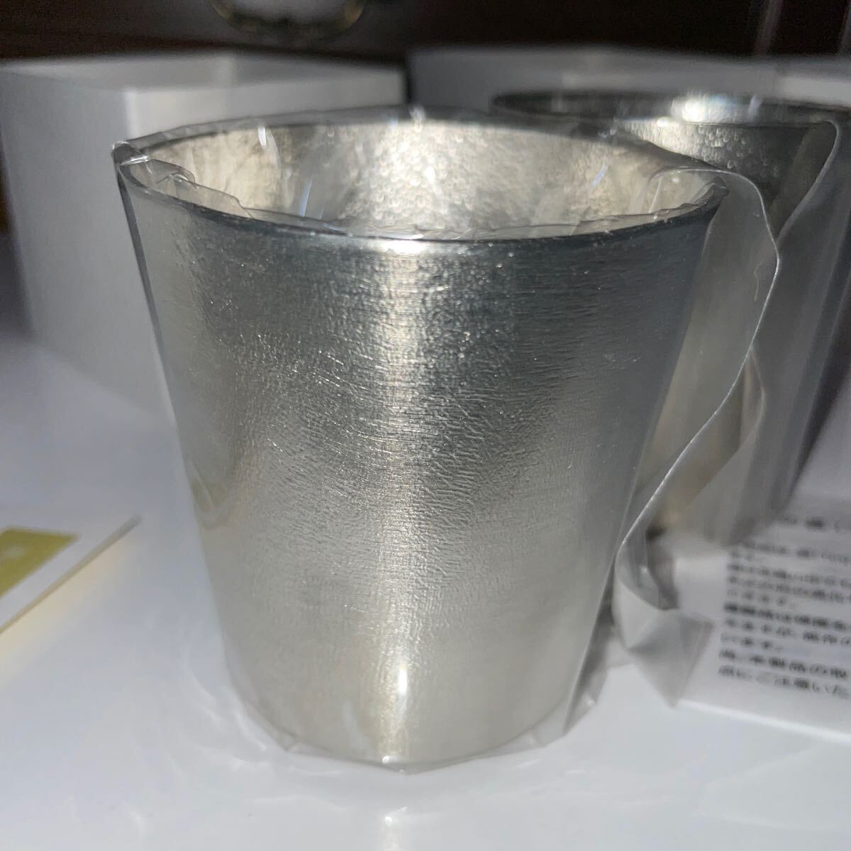 LN307a 能作 錫製タンブラー 二点 セット 伝統工芸品 本錫 ビアカップ 日本酒グラス カップ コップ スズ 錫器 昭和レトロ 未使用_画像4