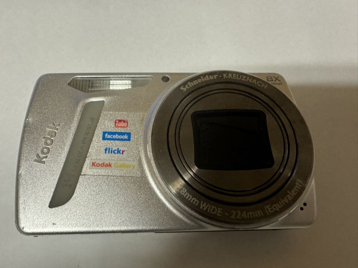 Kodakko Duck EasyShare M580 compact digital camera battery attached 