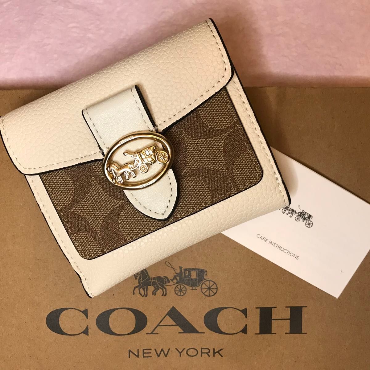 COACH コーチ　折り財布　ホワイトシグネチャー　馬車　チャーム　新品　アウトレット