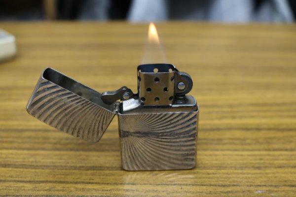 Zippo ジッポーライター　アーマーA　本物　彫刻ウエーブライン_画像1