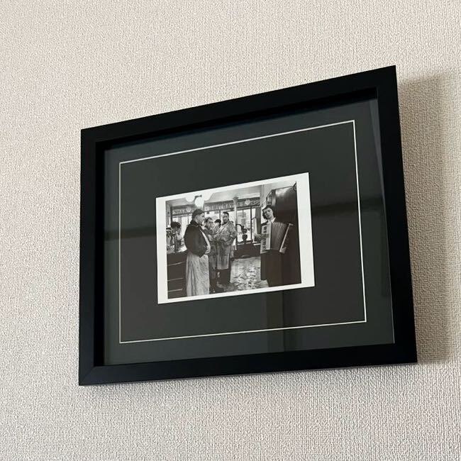 【ロベール・ドアノー】23種展開 モノクロ 写真 Robert Doisneau 9 印刷物 ポストカード 木製額31×26 cmロベールドアノー 絵柄違い有_画像2