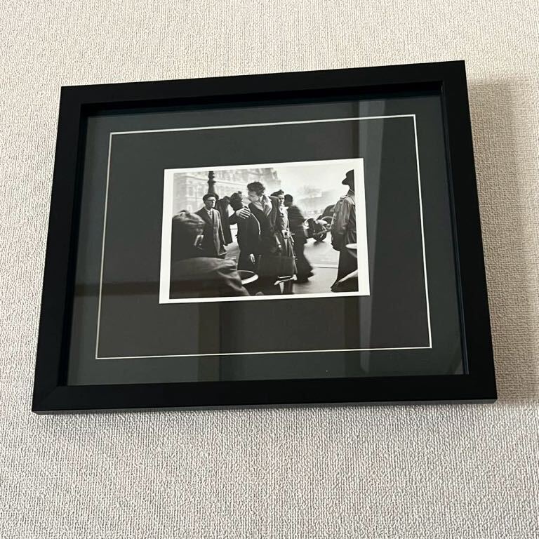ロベール ドアノー 23種展開 「パリ市庁舎前のキス」写真家 ロベール ドアノー 23種展開 「パリ市庁舎前のキス」写真家