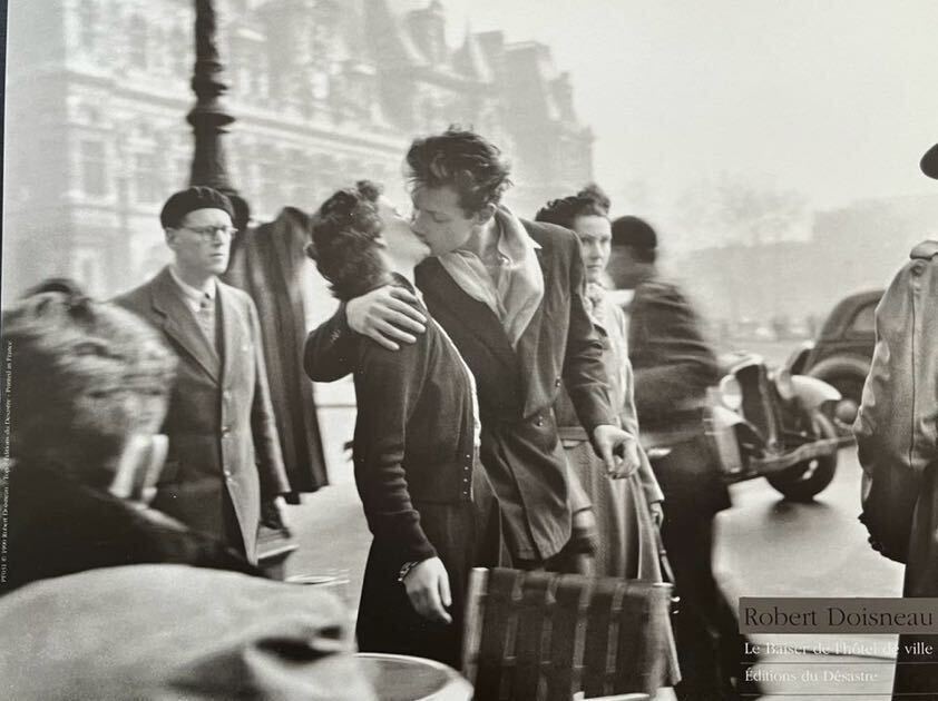 [ France made ][ Paris city .. front. Kiss ]2ro veil * door no- photograph Robert Doisneau printed matter wooden amount 44.1×33.8cm color difference have ro veil door no-