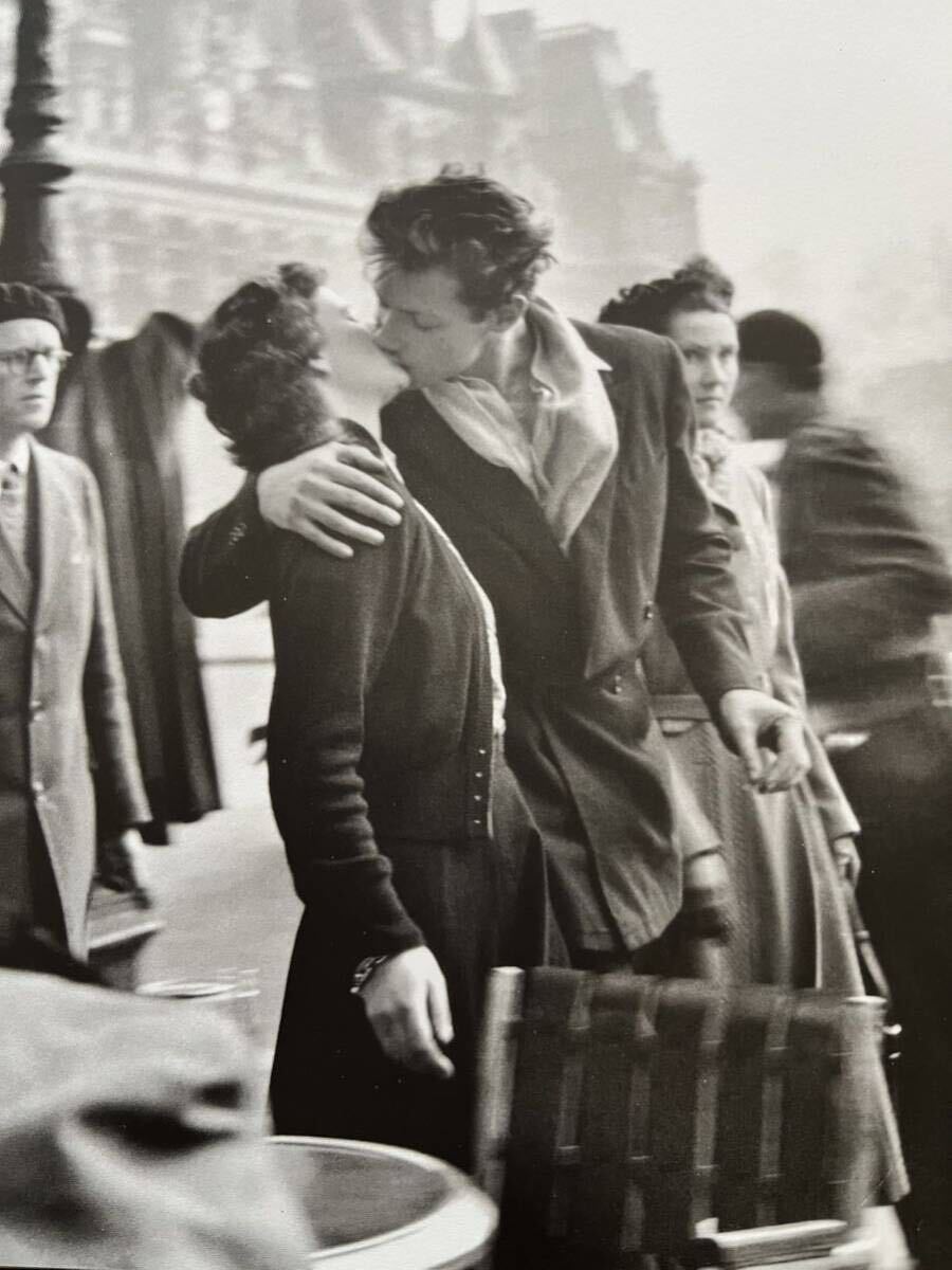 [ France made ][ Paris city .. front. Kiss ]2ro veil * door no- photograph Robert Doisneau printed matter wooden amount 44.1×33.8cm color difference have ro veil door no-