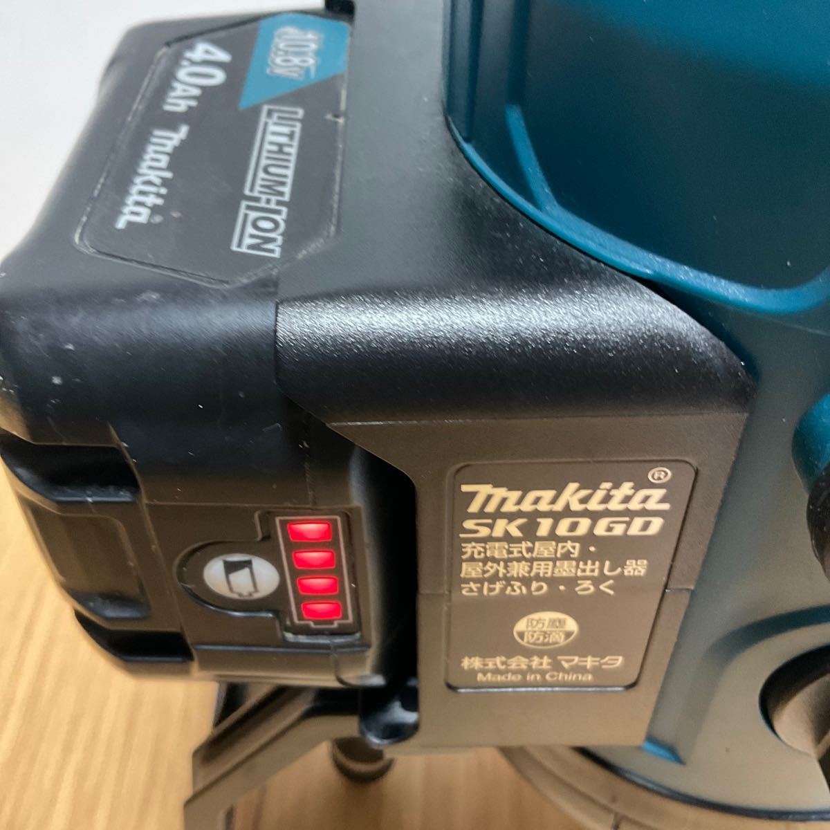 マキタ makita 充電式屋内・屋外兼用墨出し器　　SK10GD グリーンレーザー！さげふり・ろく　10.8V/4.0Ah 中古品！【送料無料♪】_画像8