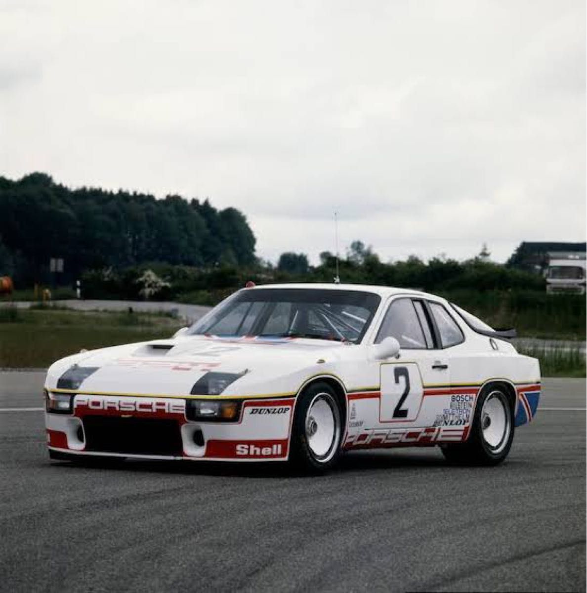 1/18 AUTOart ポルシェ 924 カレラ GT 1980