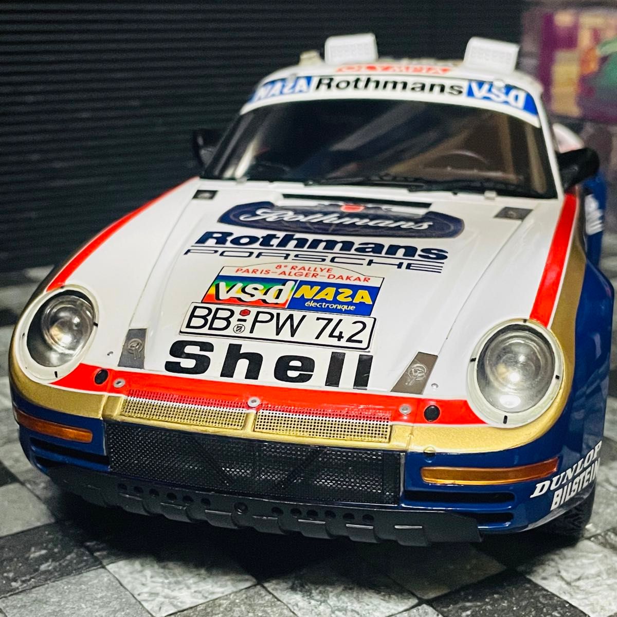 カスタム品 1/18 TSM ポルシェ 959 パリ・ダカールラリー 1986 カスタム品 1/18 TSM ポルシェ 959 パリ・ダカールラリー 1986