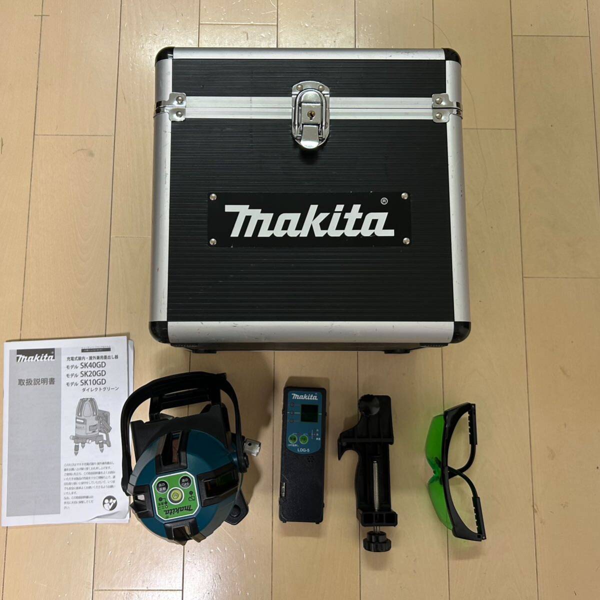 Makita　マキタ　充電式屋内・屋外兼用レーザー墨出し器　SK40GD
