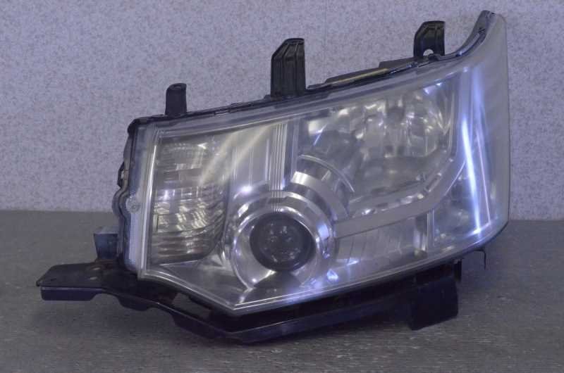 デリカ D5 4WD 前期(CV5W CV1W) 純正 コイト 動作保証 左 ヘッドライト HID バラスト レベライザー付 キセノン 100-87918 8301A567 s009676の画像1