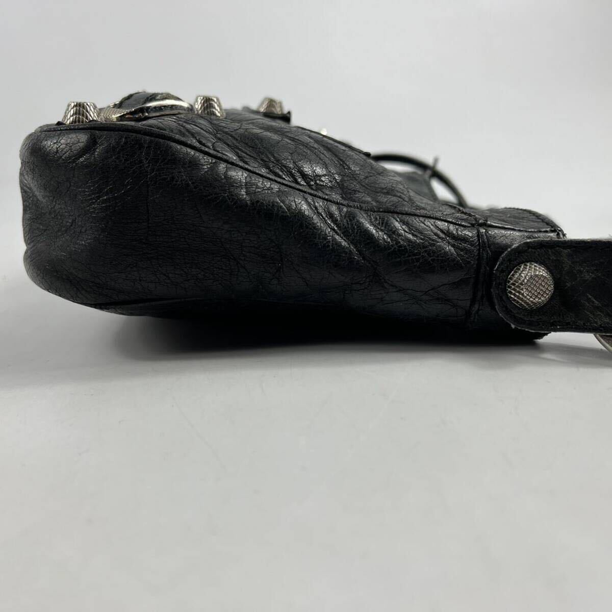 1円〜【入手困難品】 BALENCIAGA バレンシアガ ショルダーバッグ ダメージ加工 ブラック 黒 斜め掛け◎ ジャイアントヒップ レザー_画像4